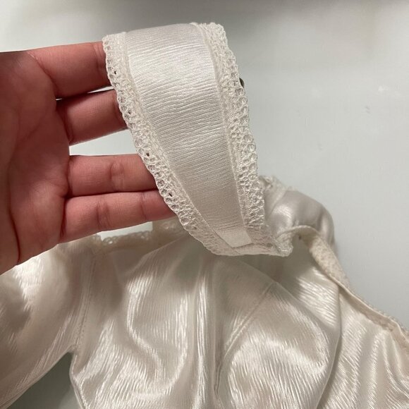 Vintage Playtex Women's White Thick Padded Strap Underwire Modest Bra Size 38C - Picture 4 of 8